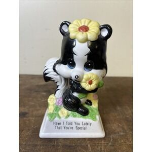 RUSS BERRIE 1979 SKUNK FIGURINE  I HAVE TOLD YOU LATELY THAT YOU'RE SPECIAL #818